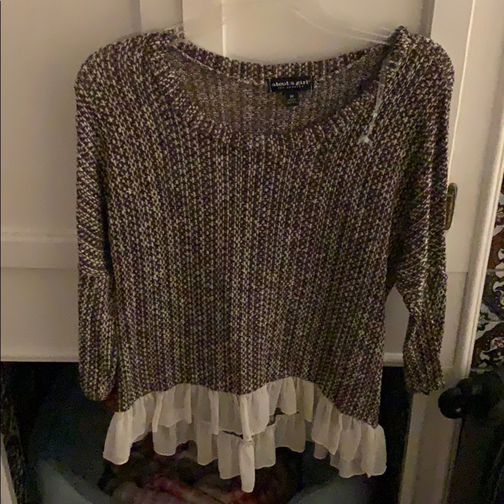 Thin shirt with cream ruffles